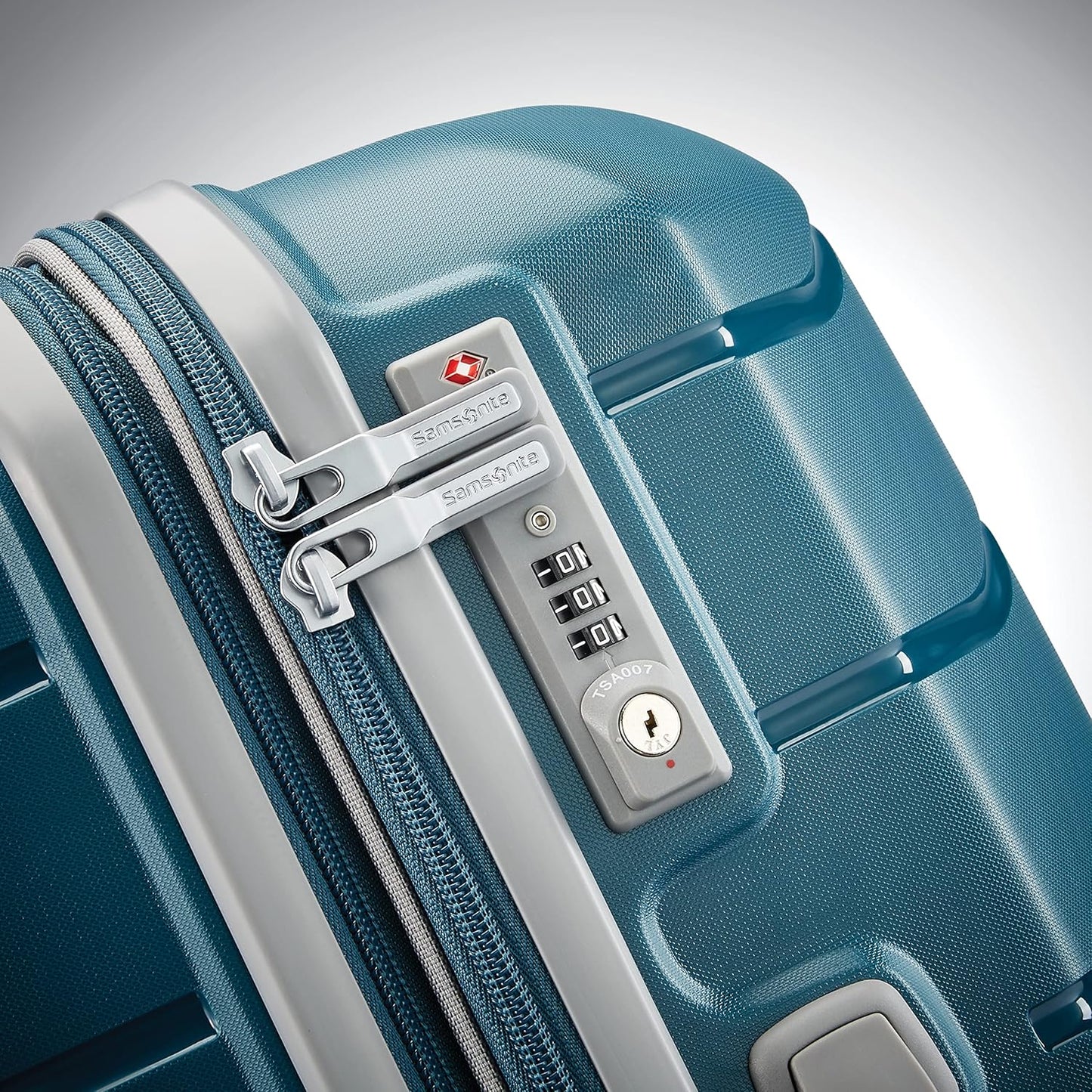Samsonite Freeform Large Checked Luggage – Lightweight Expandable Hardshell Suitcase with Dual 360° Spinner Wheels & TSA Lock (Airline Approved, Black)